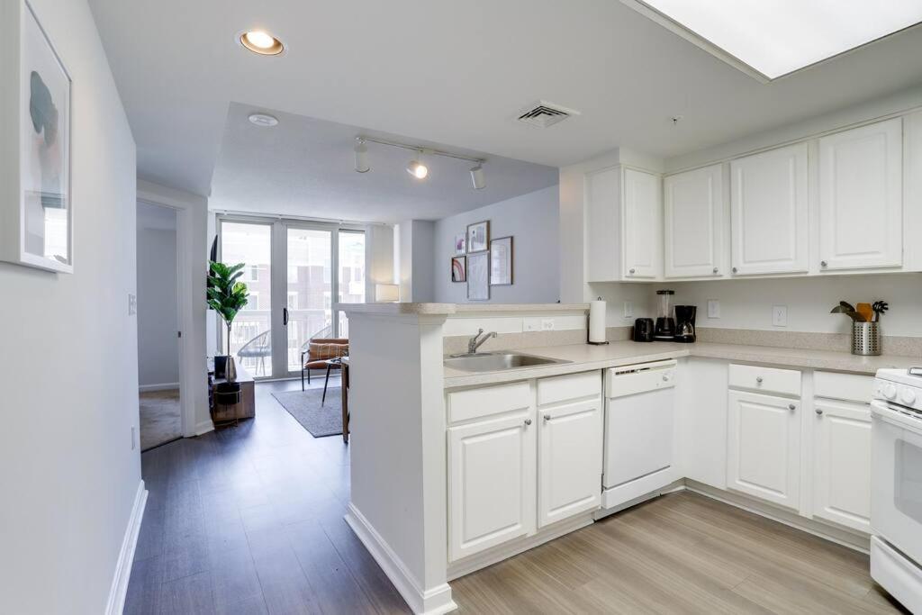 Bright Apartment Walk To Ballston Metro Арлінгтон Екстер'єр фото